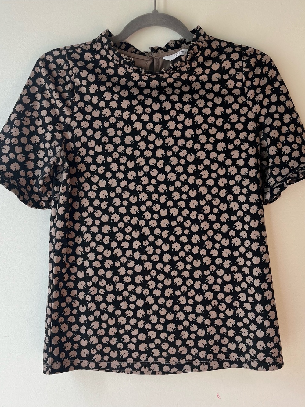 Ricki’s Floral Mock Neck Flutter Sleeve Blouse | XS